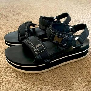 Teva Flatform Universal Luxe Sandals - Women’s 8
